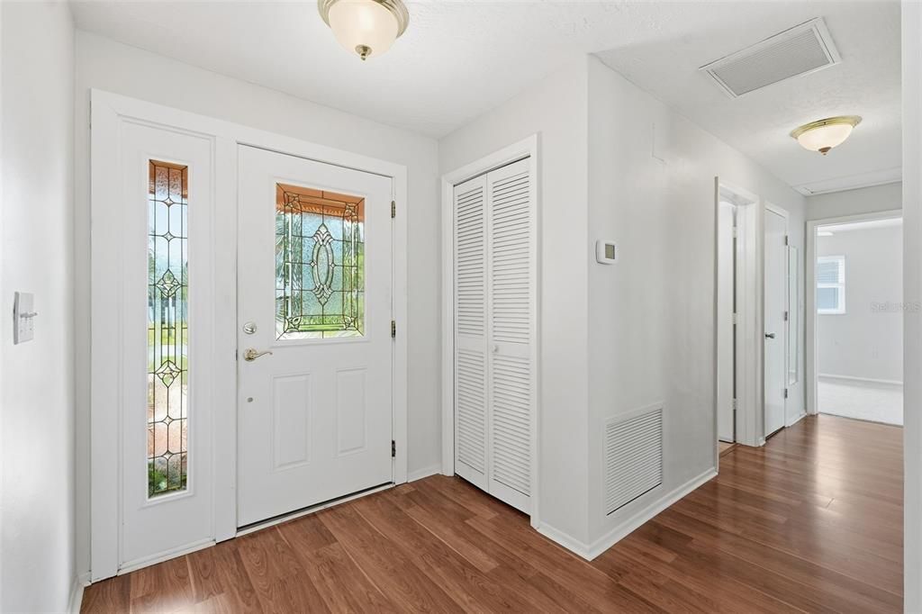 For Sale: $350,000 (2 beds, 1 baths, 1198 Square Feet)