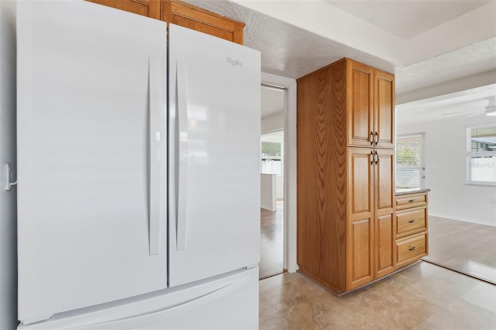 For Sale: $350,000 (2 beds, 1 baths, 1198 Square Feet)