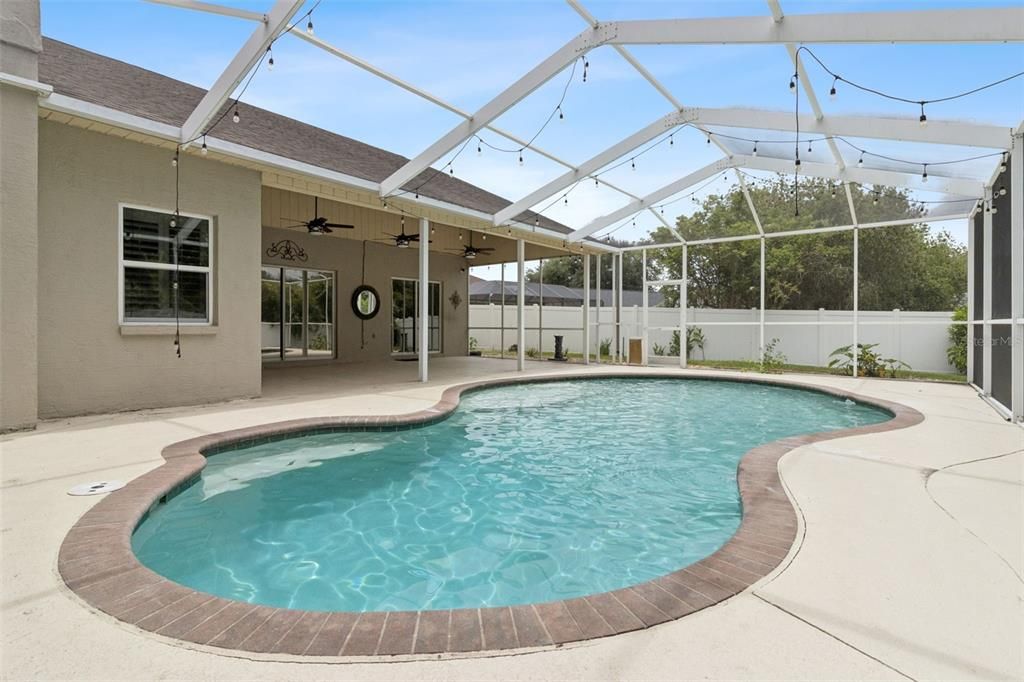 En Venta: $474,990 (4 camas, 3 baños, 2145 Pies cuadrados)
