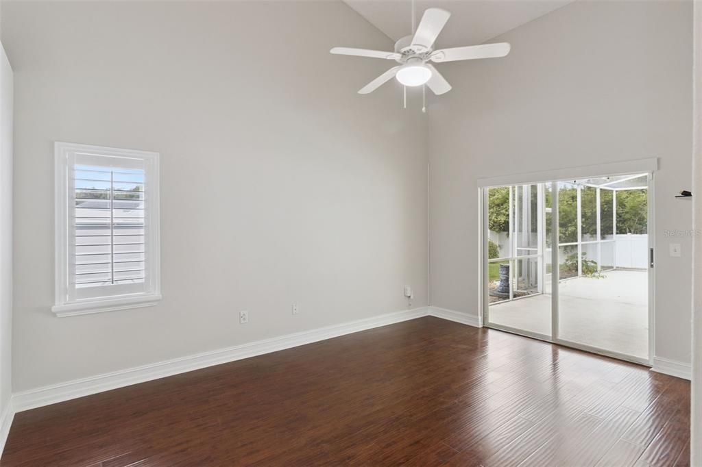 En Venta: $474,990 (4 camas, 3 baños, 2145 Pies cuadrados)