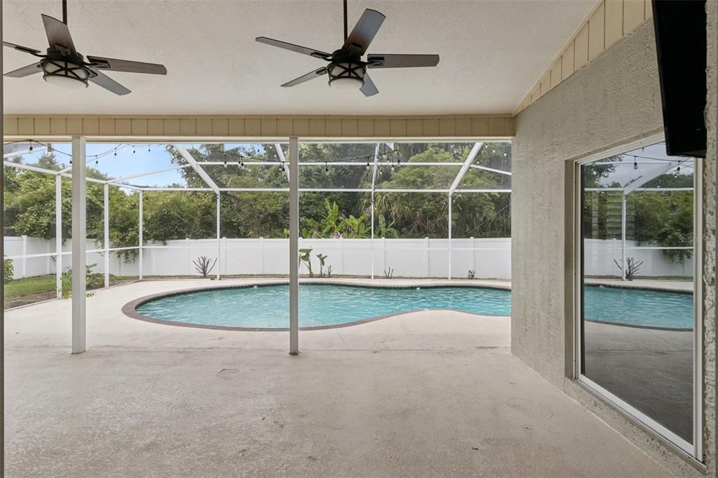 En Venta: $474,990 (4 camas, 3 baños, 2145 Pies cuadrados)