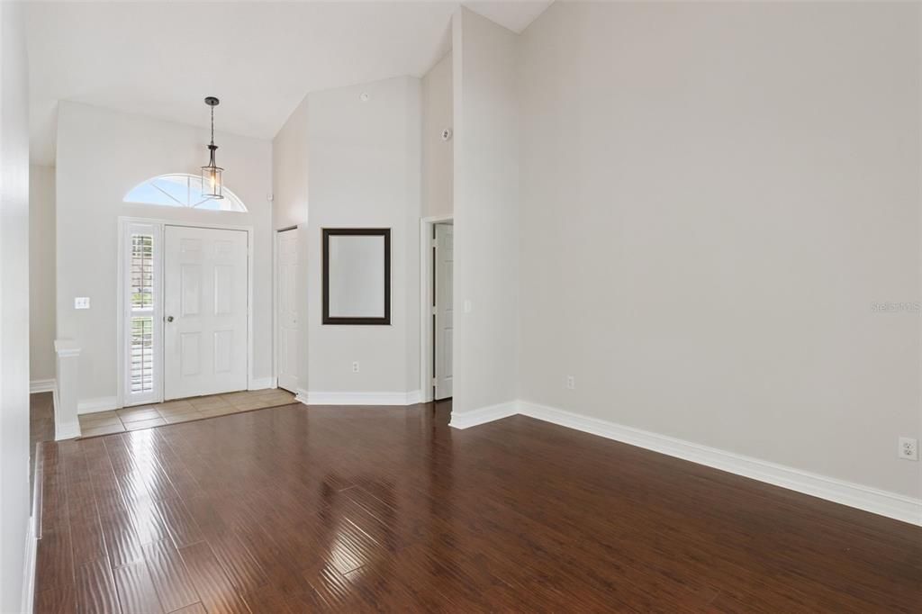 En Venta: $474,990 (4 camas, 3 baños, 2145 Pies cuadrados)