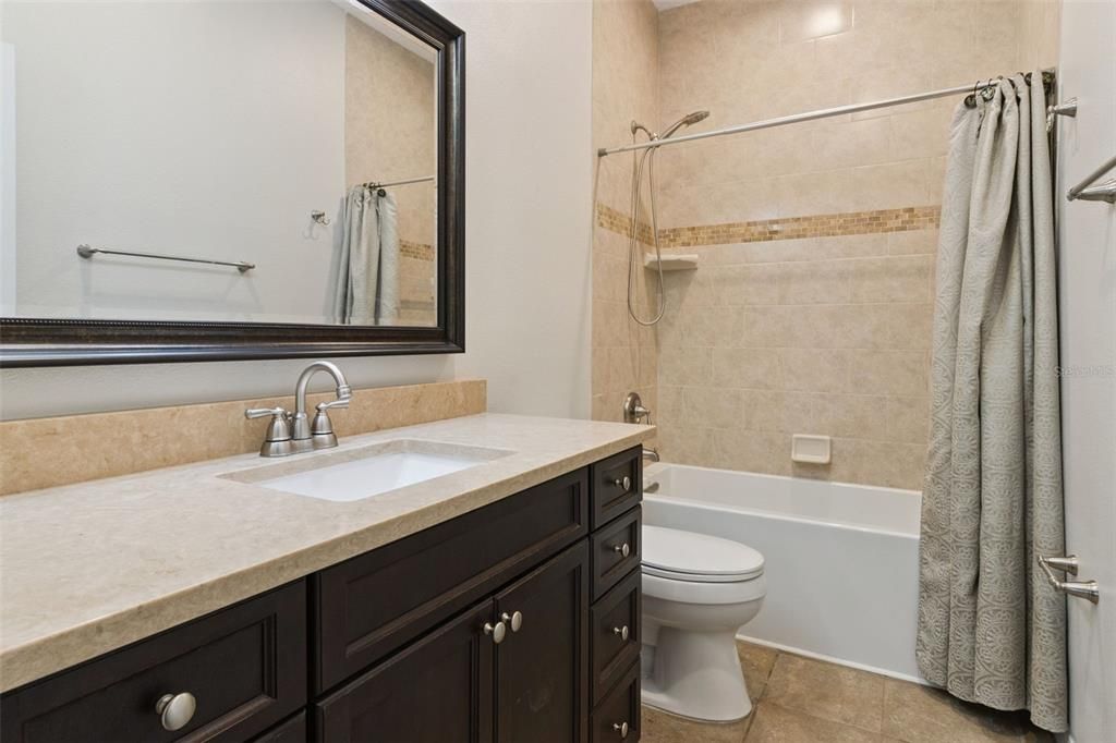 En Venta: $474,990 (4 camas, 3 baños, 2145 Pies cuadrados)