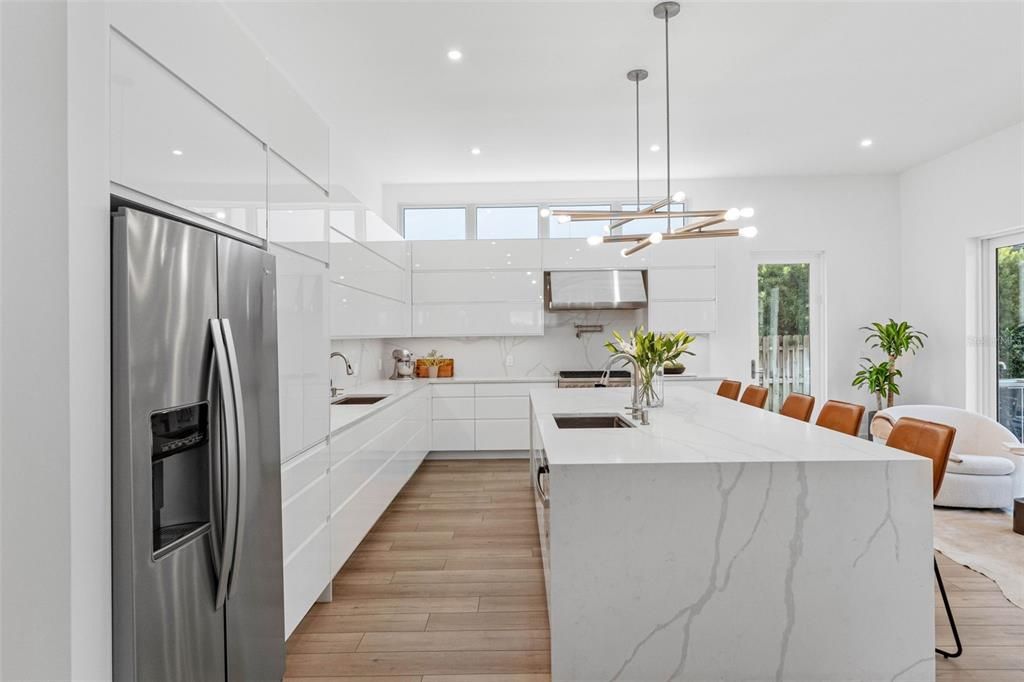 En Venta: $2,649,000 (4 camas, 5 baños, 4224 Pies cuadrados)