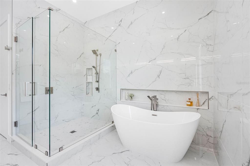 En Venta: $2,649,000 (4 camas, 5 baños, 4224 Pies cuadrados)
