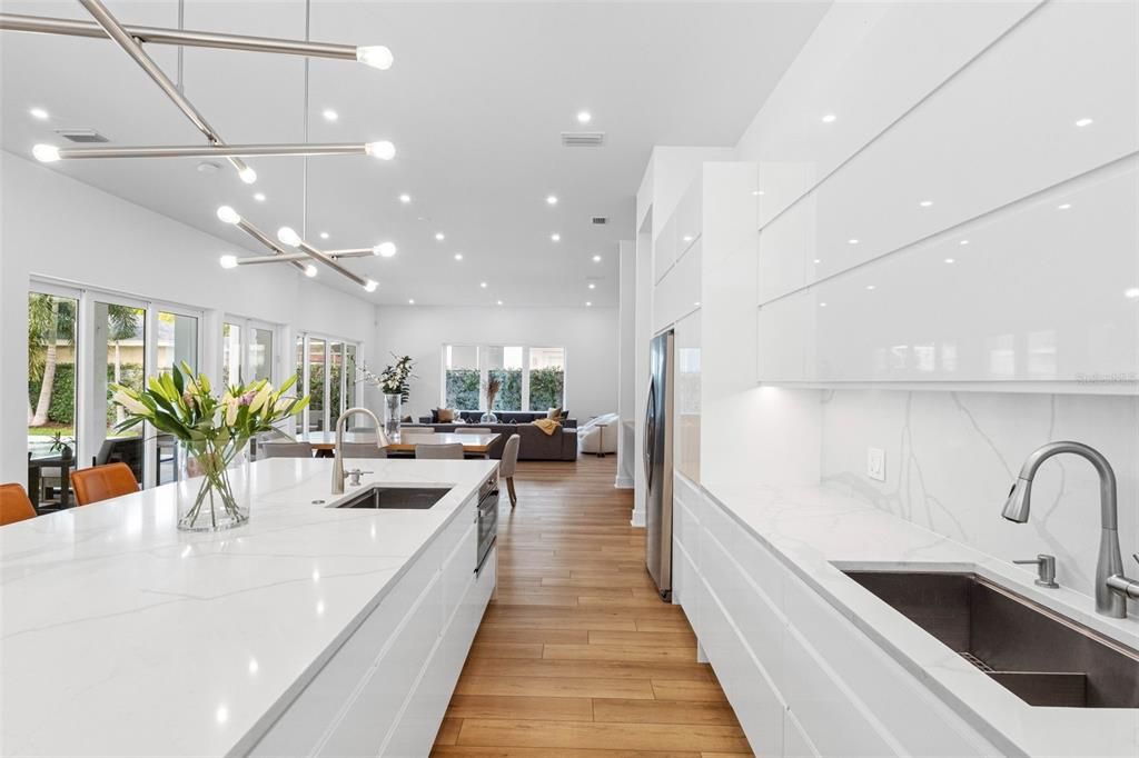 En Venta: $2,649,000 (4 camas, 5 baños, 4224 Pies cuadrados)