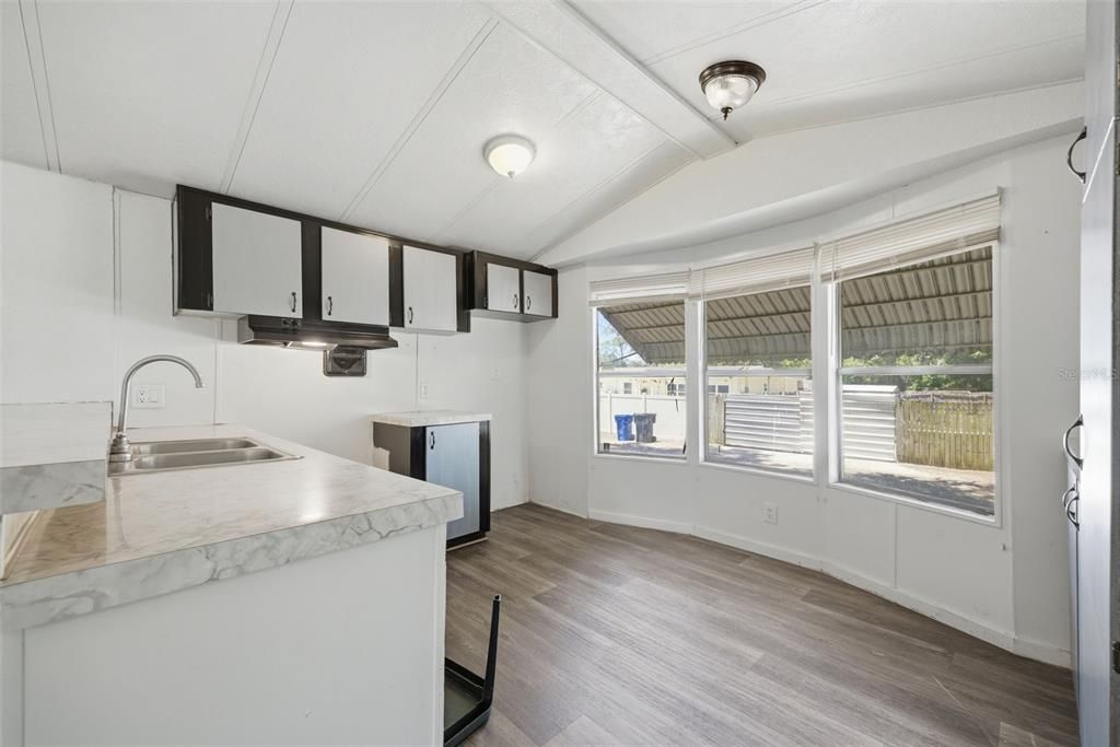 For Sale: $374,900 (5 beds, 4 baths, 3277 Square Feet)