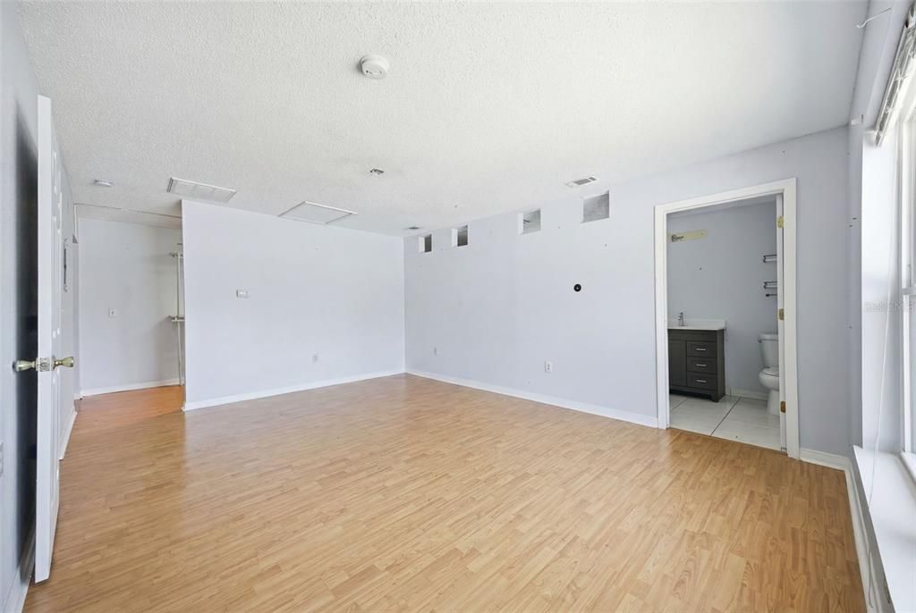 For Sale: $374,900 (5 beds, 4 baths, 3277 Square Feet)