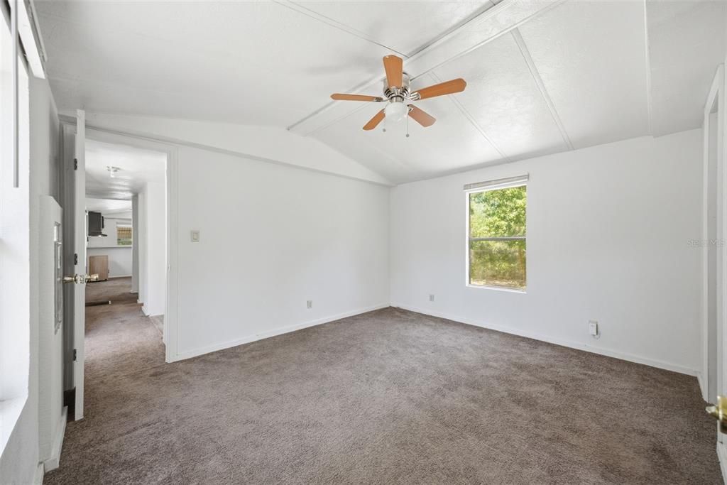 For Sale: $374,900 (5 beds, 4 baths, 3277 Square Feet)