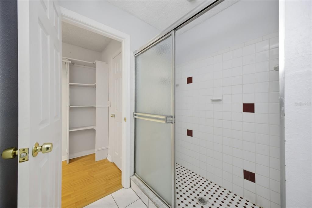 For Sale: $374,900 (5 beds, 4 baths, 3277 Square Feet)