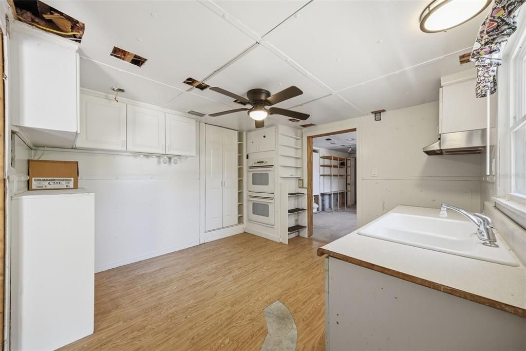 For Sale: $374,900 (5 beds, 4 baths, 3277 Square Feet)