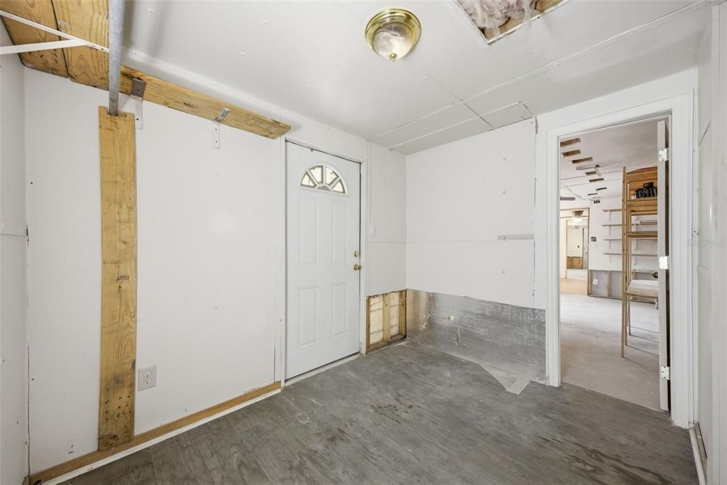 For Sale: $374,900 (5 beds, 4 baths, 3277 Square Feet)