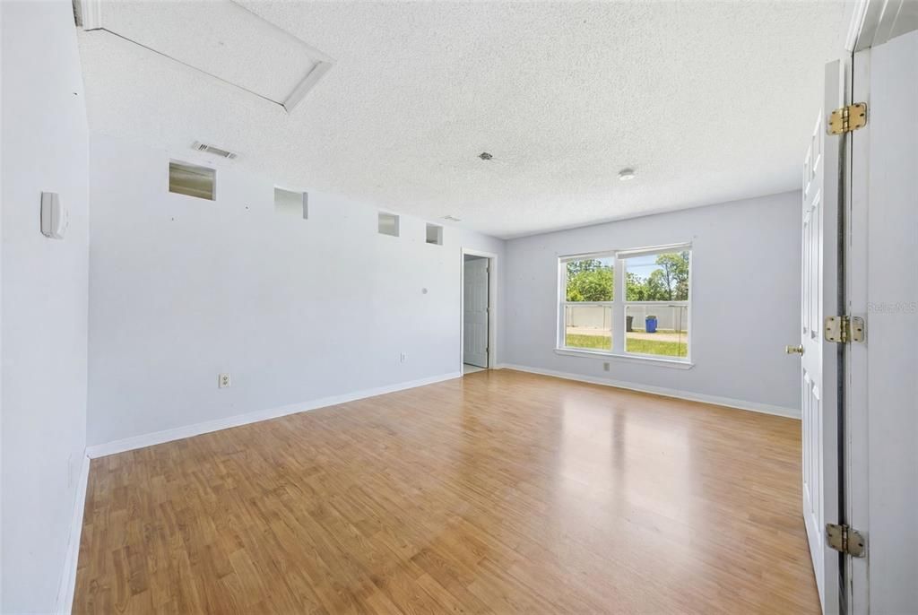 For Sale: $374,900 (5 beds, 4 baths, 3277 Square Feet)