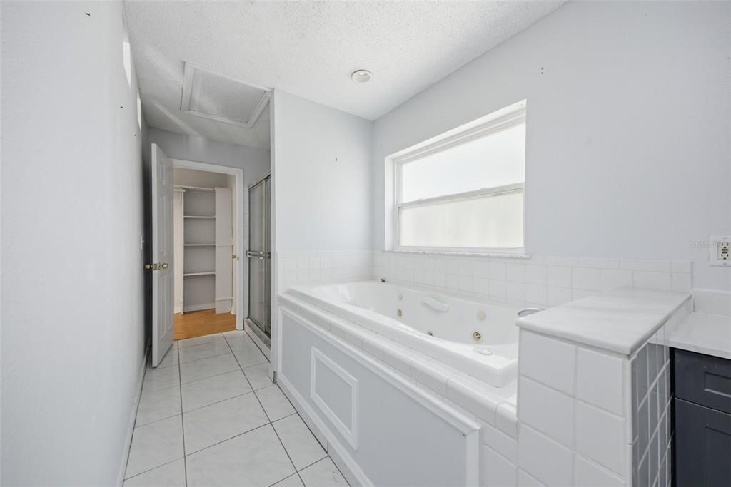 For Sale: $374,900 (5 beds, 4 baths, 3277 Square Feet)