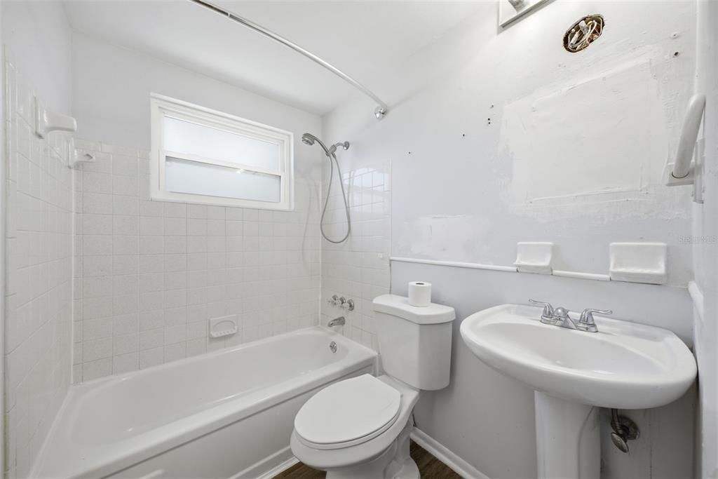 For Sale: $374,900 (5 beds, 4 baths, 3277 Square Feet)