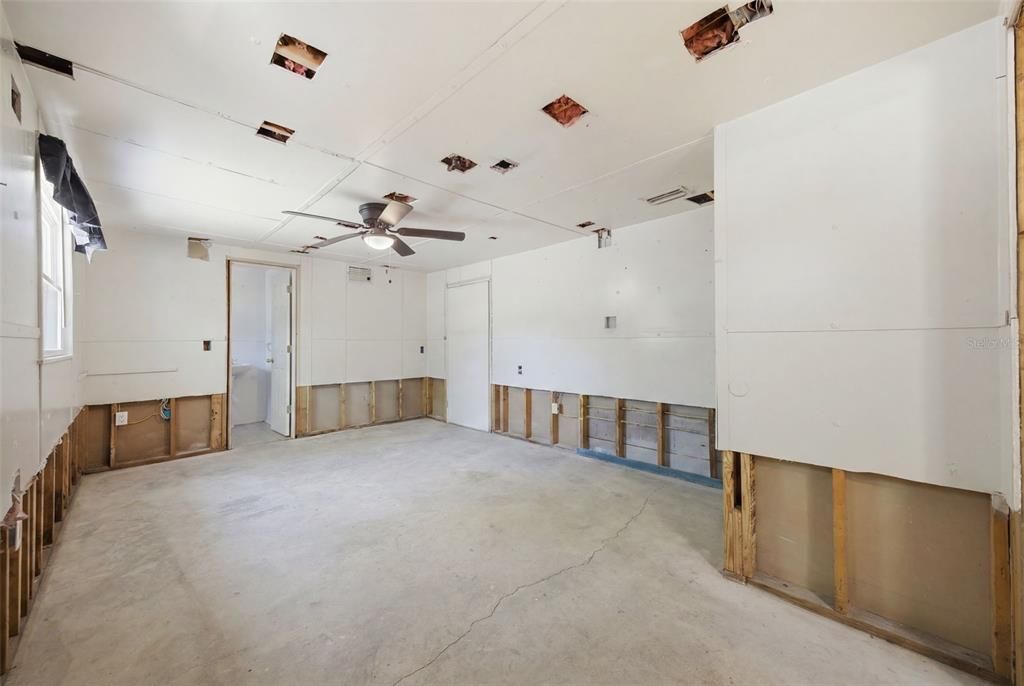 For Sale: $374,900 (5 beds, 4 baths, 3277 Square Feet)