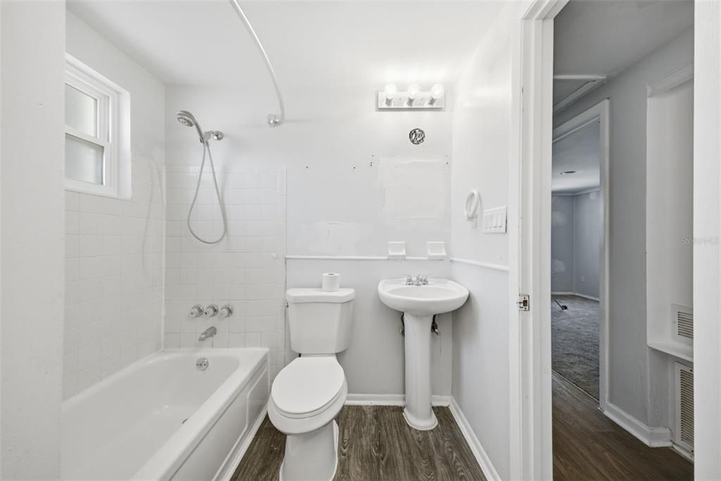 For Sale: $374,900 (5 beds, 4 baths, 3277 Square Feet)