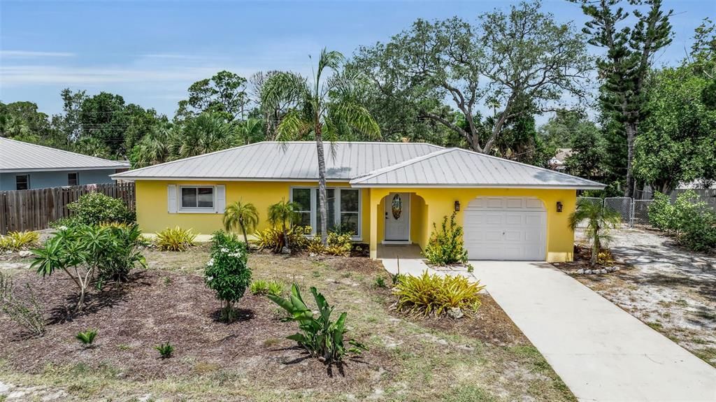 For Sale: $399,500 (3 beds, 2 baths, 1235 Square Feet)