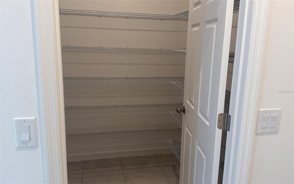 На продажу: $419,999 (4 спален, 2 ванн, 2911 Квадратных фут)