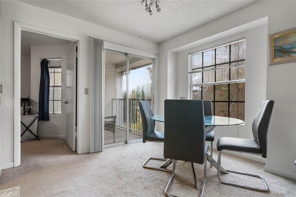 For Sale: $199,900 (2 beds, 2 baths, 971 Square Feet)