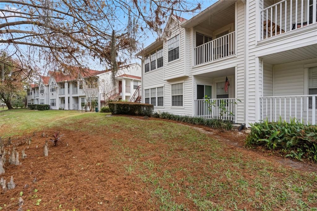 For Sale: $199,900 (2 beds, 2 baths, 971 Square Feet)
