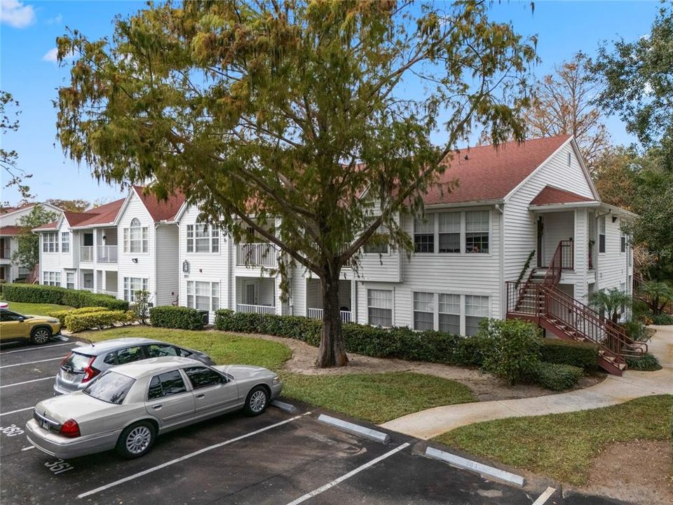 For Sale: $199,900 (2 beds, 2 baths, 971 Square Feet)