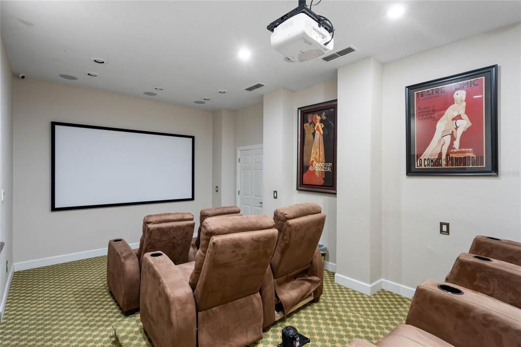 For Sale: $199,900 (2 beds, 2 baths, 971 Square Feet)