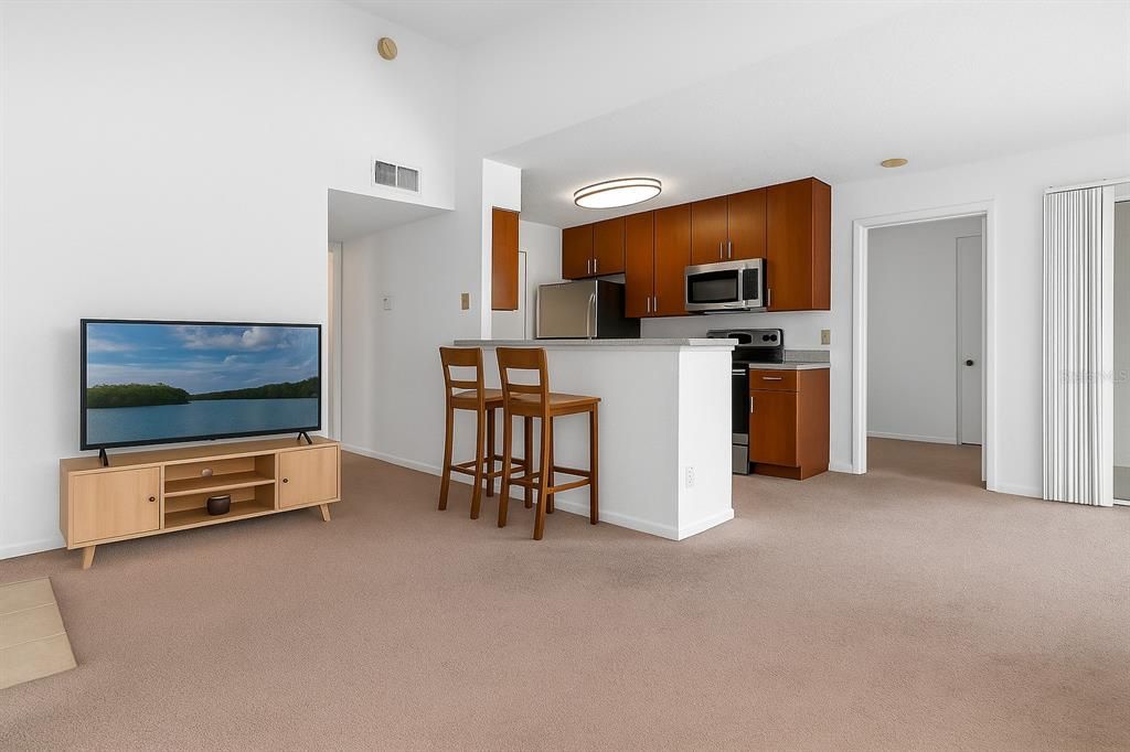 For Sale: $199,900 (2 beds, 2 baths, 971 Square Feet)
