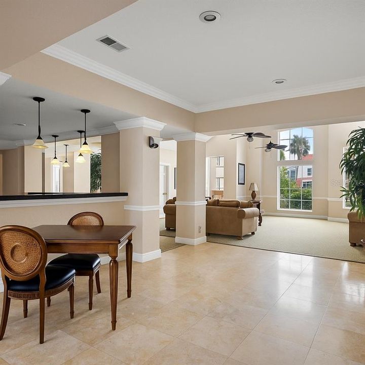 For Sale: $199,900 (2 beds, 2 baths, 971 Square Feet)