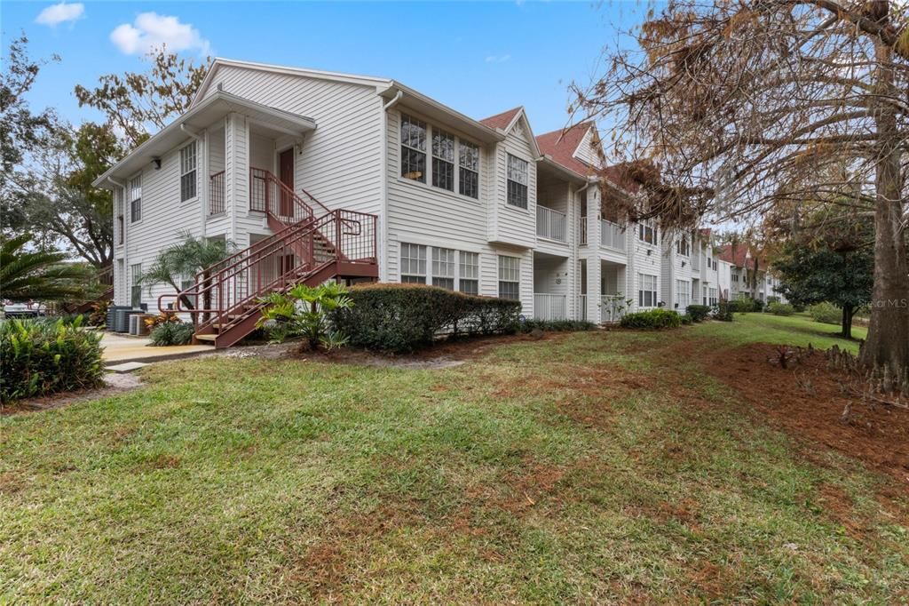 For Sale: $199,900 (2 beds, 2 baths, 971 Square Feet)