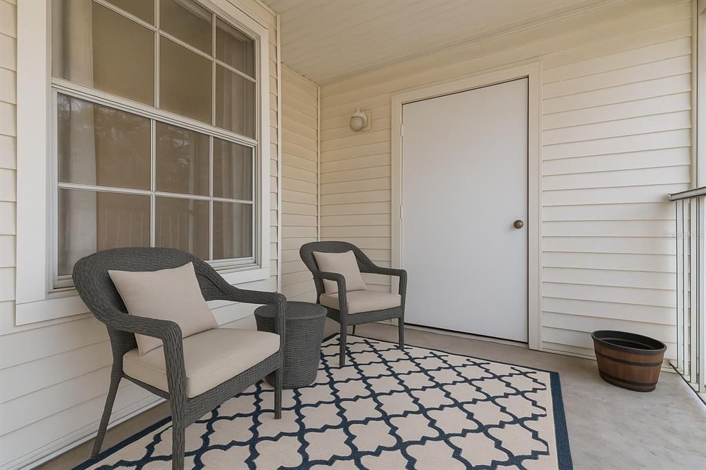For Sale: $199,900 (2 beds, 2 baths, 971 Square Feet)