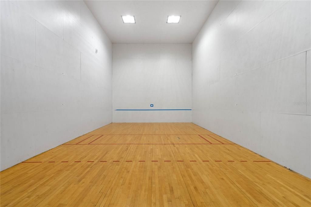 For Sale: $199,900 (2 beds, 2 baths, 971 Square Feet)