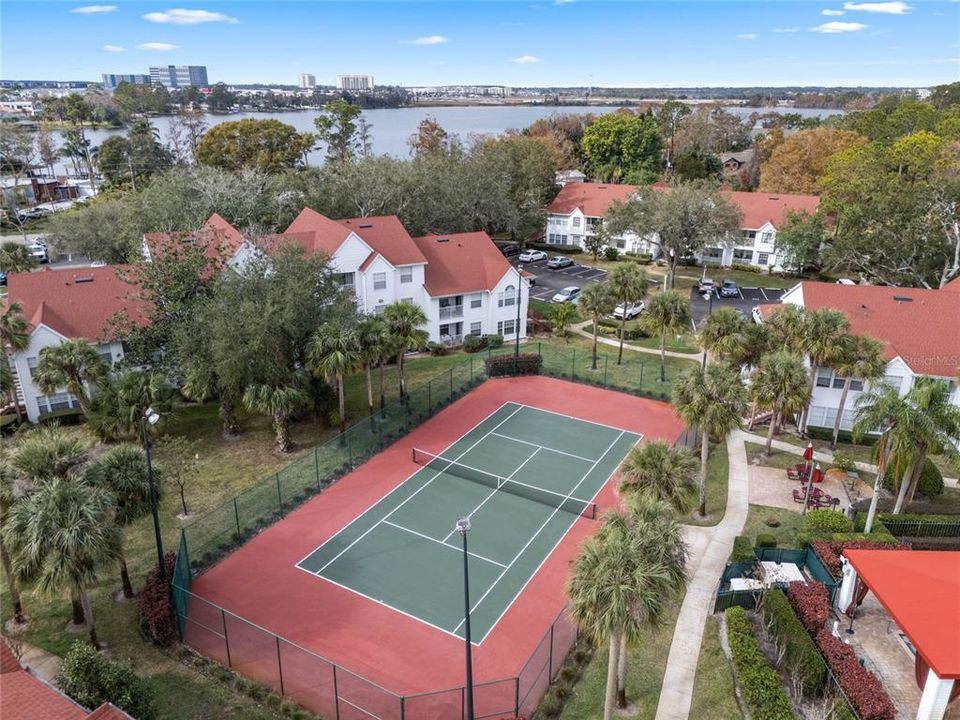 For Sale: $199,900 (2 beds, 2 baths, 971 Square Feet)