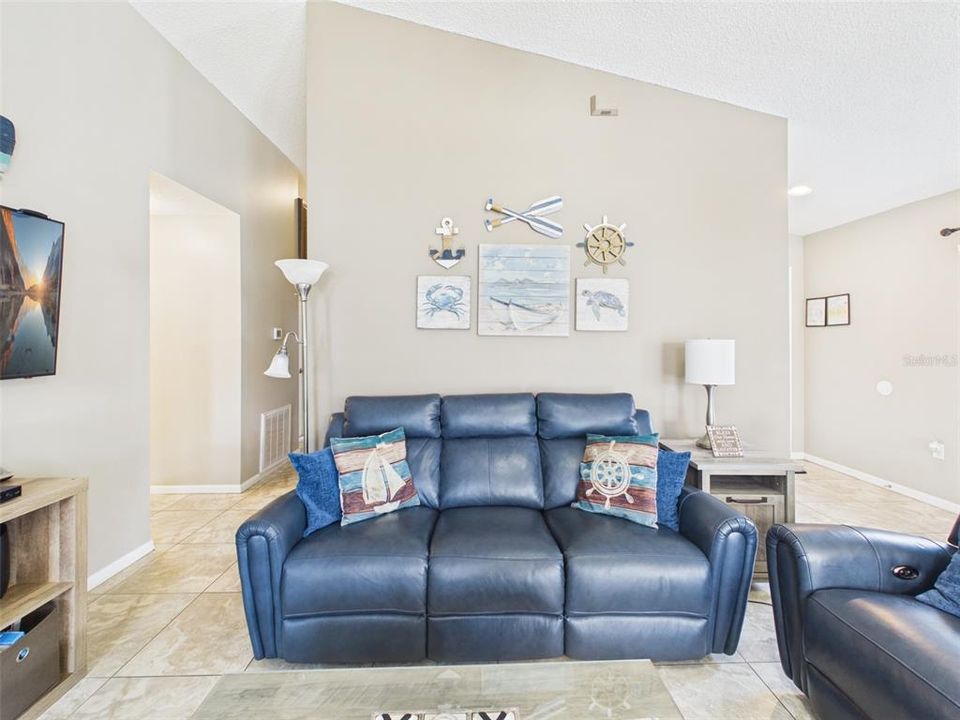 For Sale: $329,900 (3 beds, 2 baths, 1130 Square Feet)