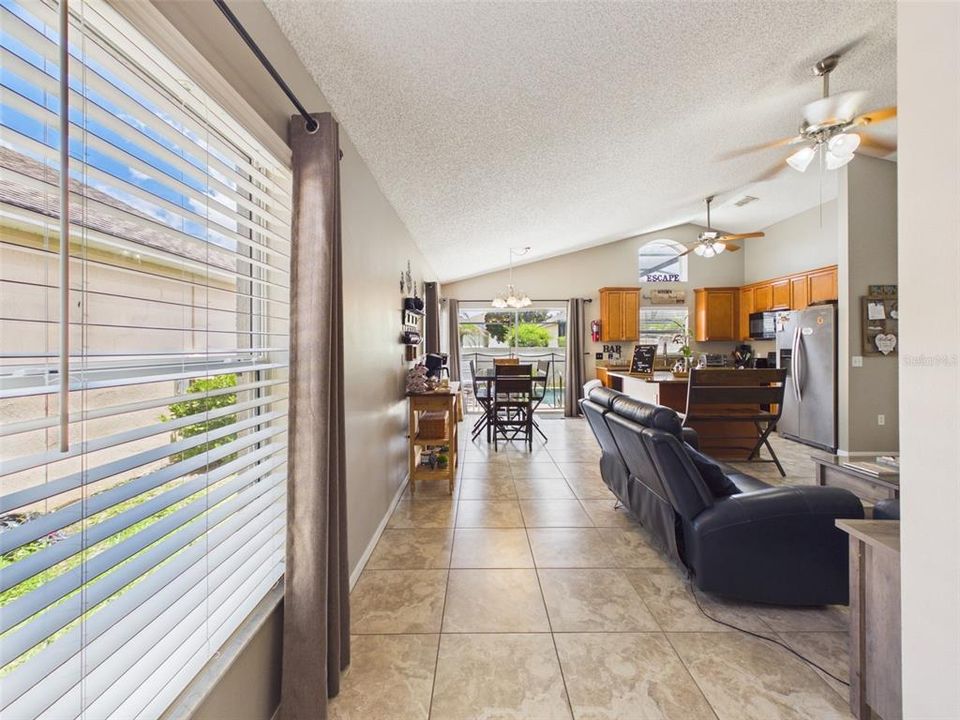 For Sale: $329,900 (3 beds, 2 baths, 1130 Square Feet)