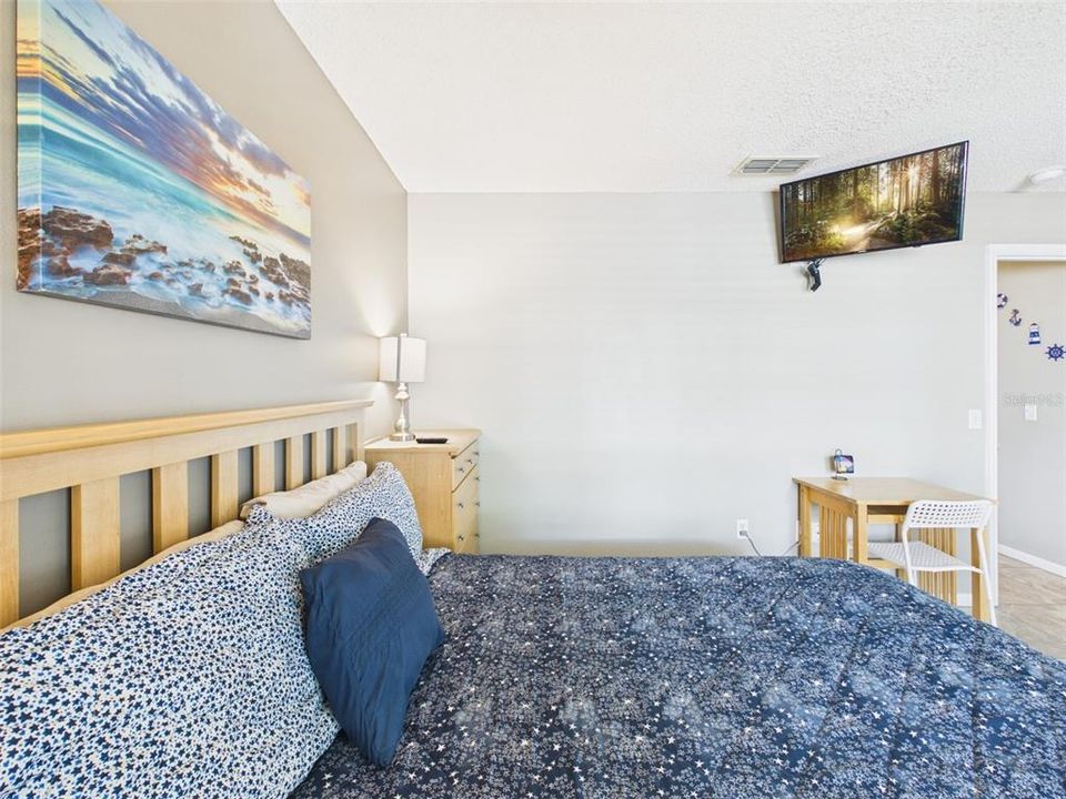 For Sale: $329,900 (3 beds, 2 baths, 1130 Square Feet)