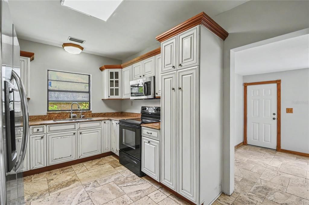 For Sale: $685,000 (4 beds, 3 baths, 2142 Square Feet)