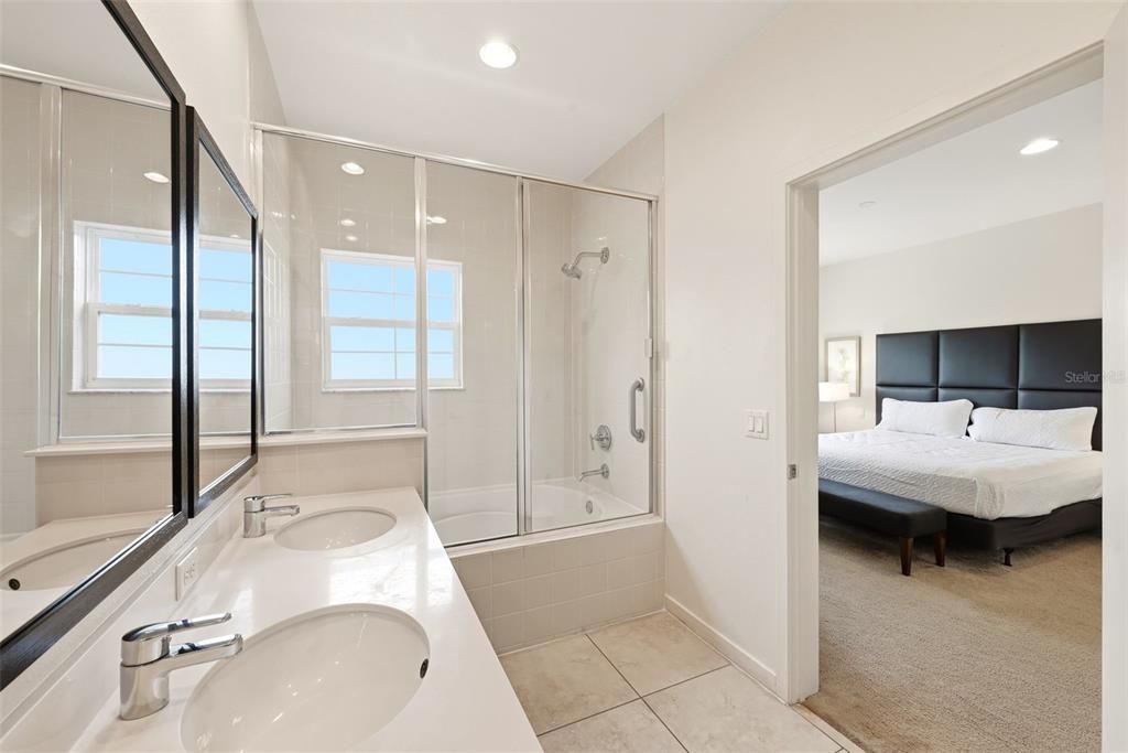 For Sale: $267,000 (2 beds, 2 baths, 1350 Square Feet)