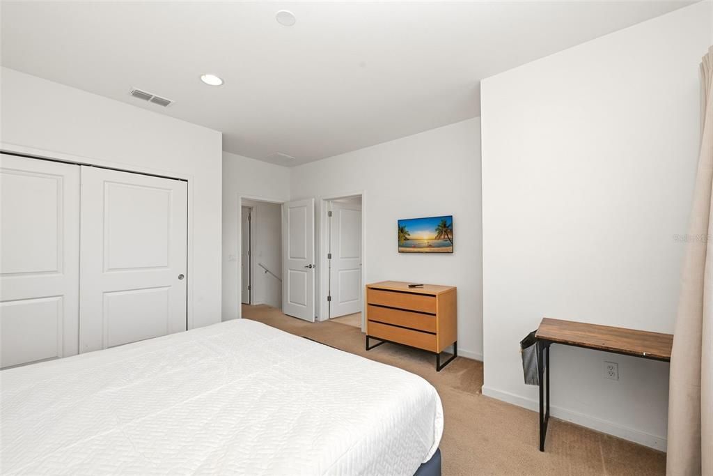 For Sale: $267,000 (2 beds, 2 baths, 1350 Square Feet)