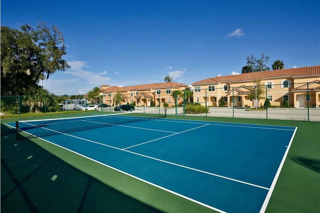 For Sale: $267,000 (2 beds, 2 baths, 1350 Square Feet)