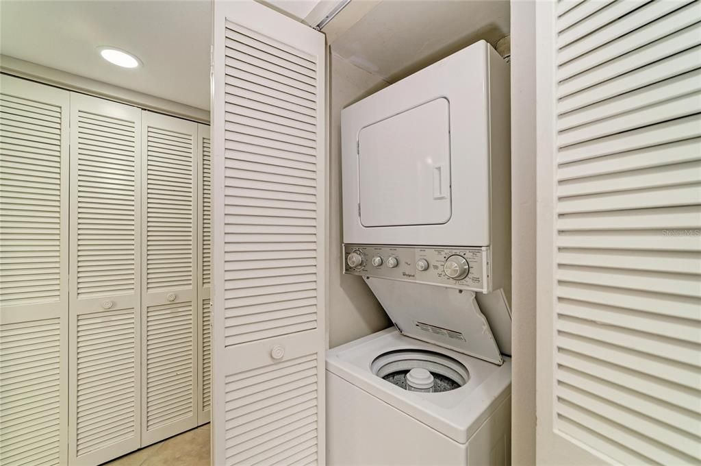 На продажу: $215,000 (2 спален, 2 ванн, 982 Квадратных фут)