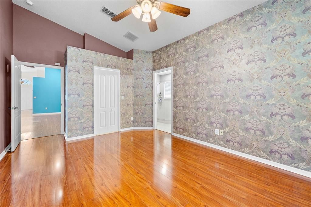 For Sale: $299,999 (3 beds, 2 baths, 1970 Square Feet)