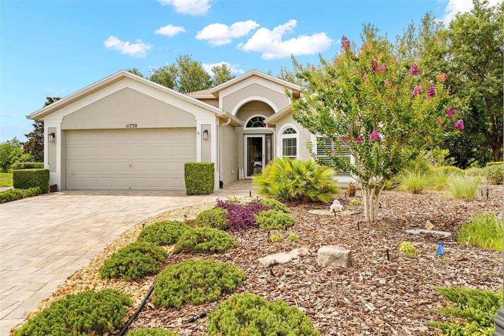 For Sale: $299,999 (3 beds, 2 baths, 1970 Square Feet)