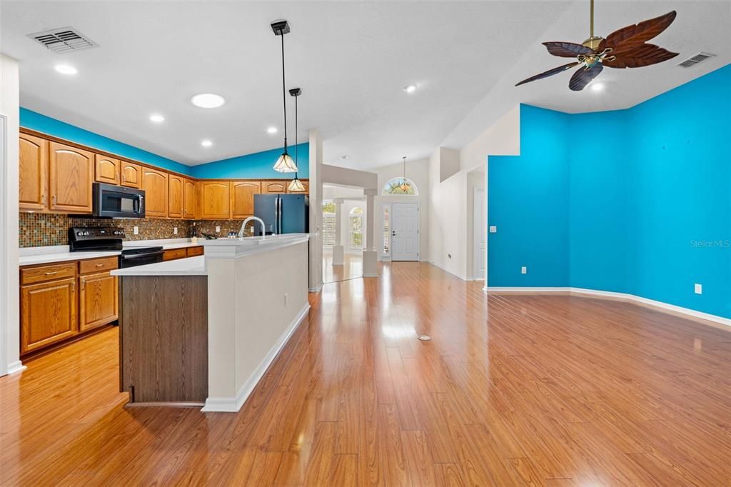 For Sale: $299,999 (3 beds, 2 baths, 1970 Square Feet)