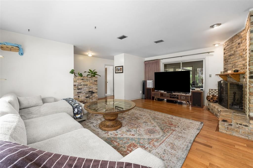 For Sale: $340,000 (4 beds, 2 baths, 1872 Square Feet)