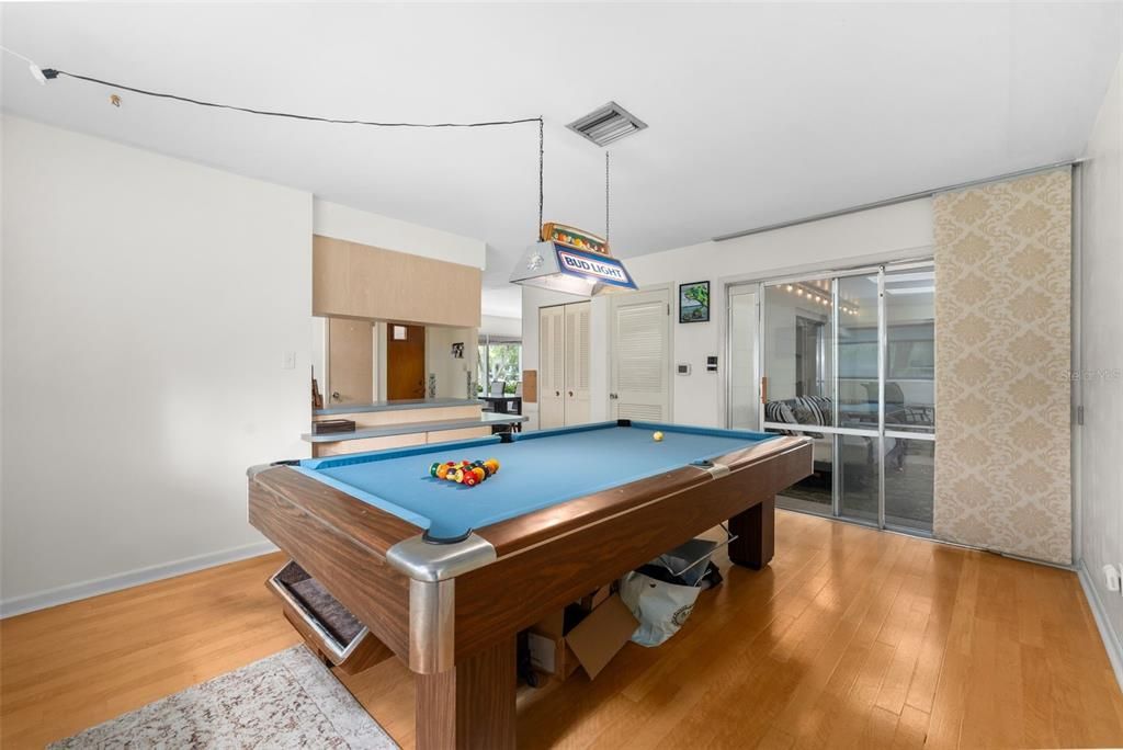 For Sale: $340,000 (4 beds, 2 baths, 1872 Square Feet)
