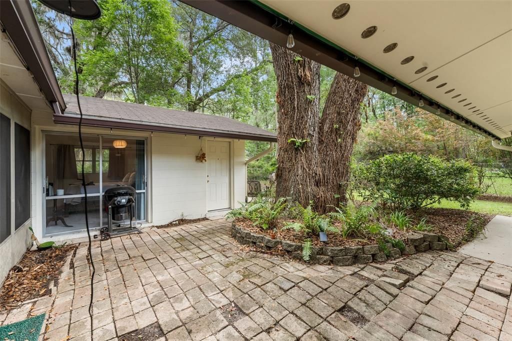 For Sale: $340,000 (4 beds, 2 baths, 1872 Square Feet)