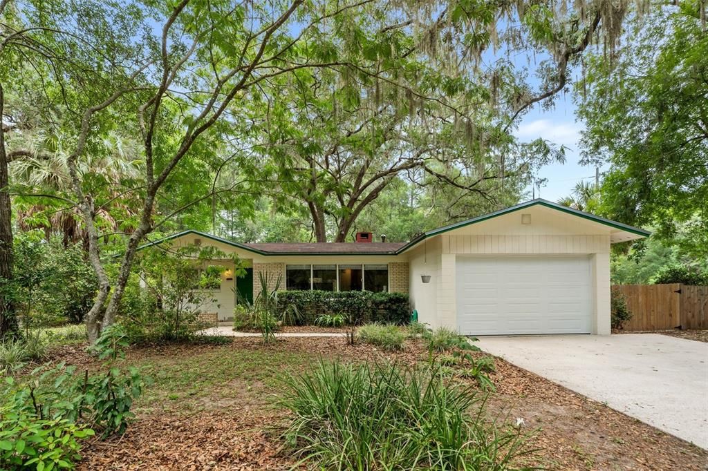For Sale: $340,000 (4 beds, 2 baths, 1872 Square Feet)