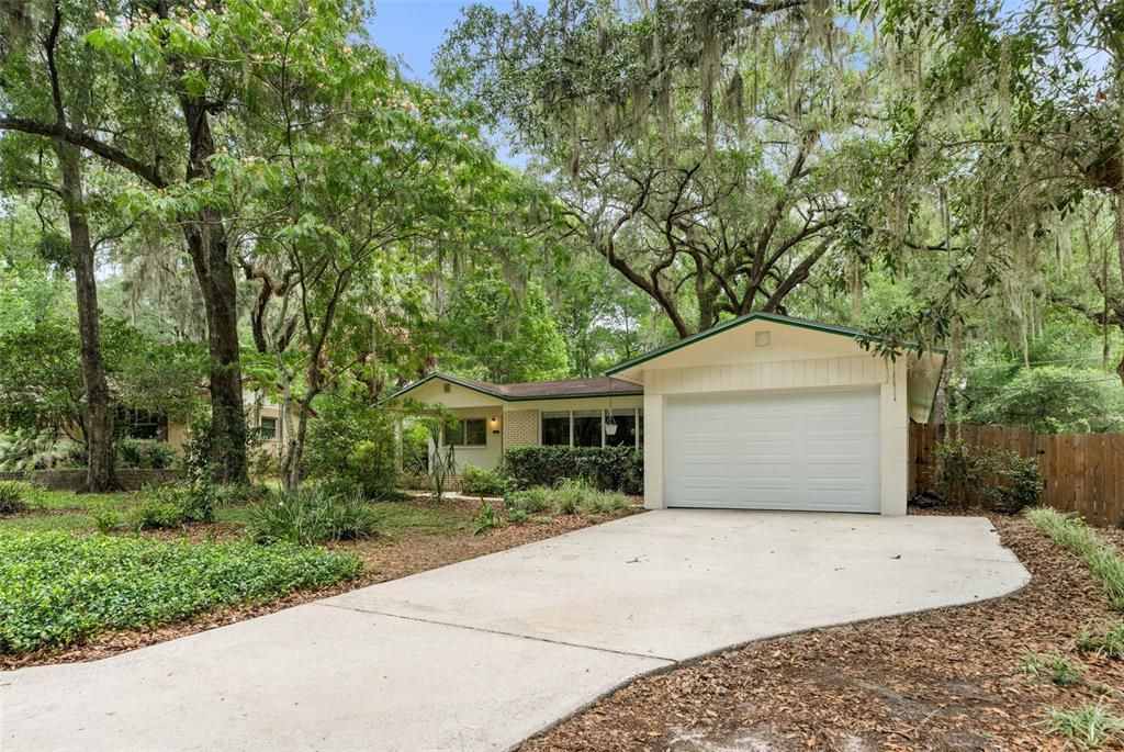 For Sale: $340,000 (4 beds, 2 baths, 1872 Square Feet)
