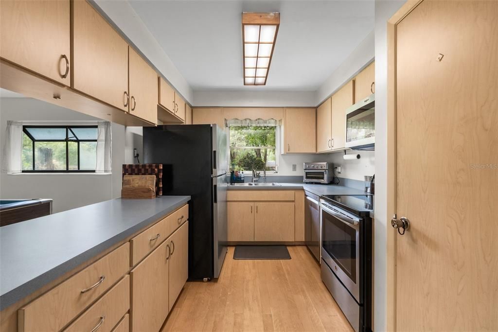For Sale: $340,000 (4 beds, 2 baths, 1872 Square Feet)
